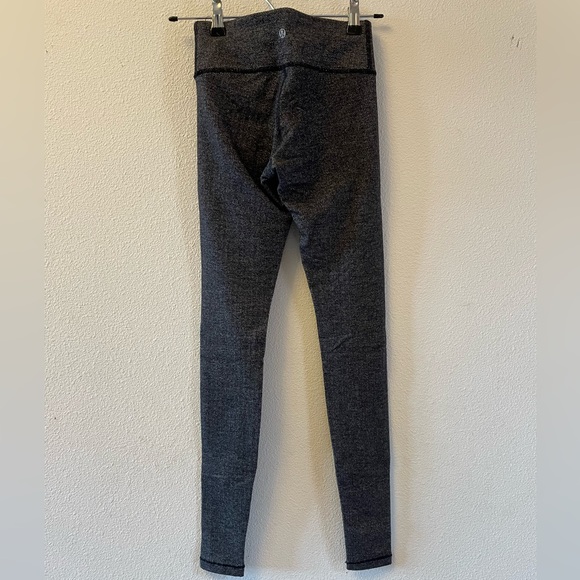 Lululemon Chevron Fleece Size 2 Leggings - Picture 3 of 10